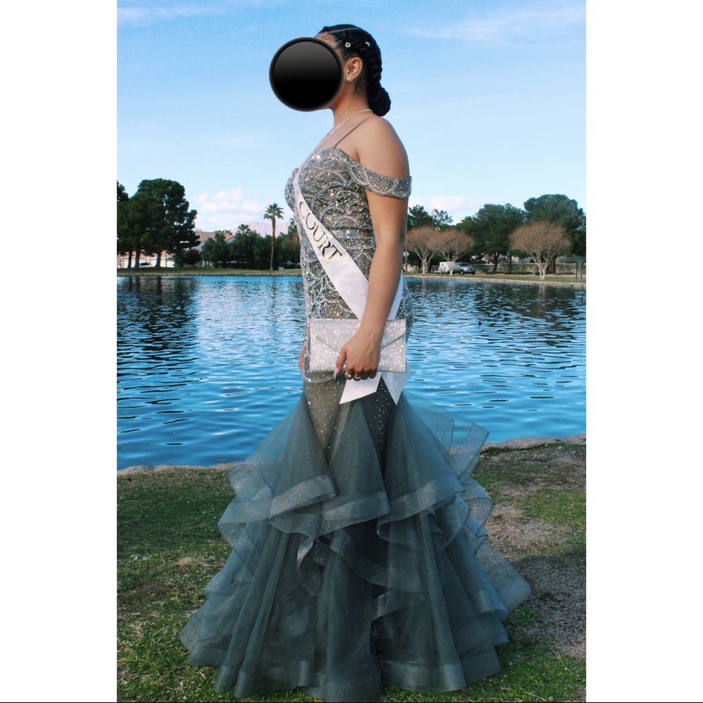 PROM DRESS FOR SALE! - Picture 3 of 5